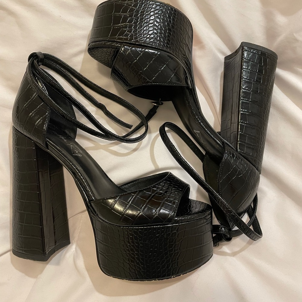 Platform Black heels